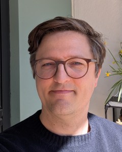 Kuva puheenjohtajasta.